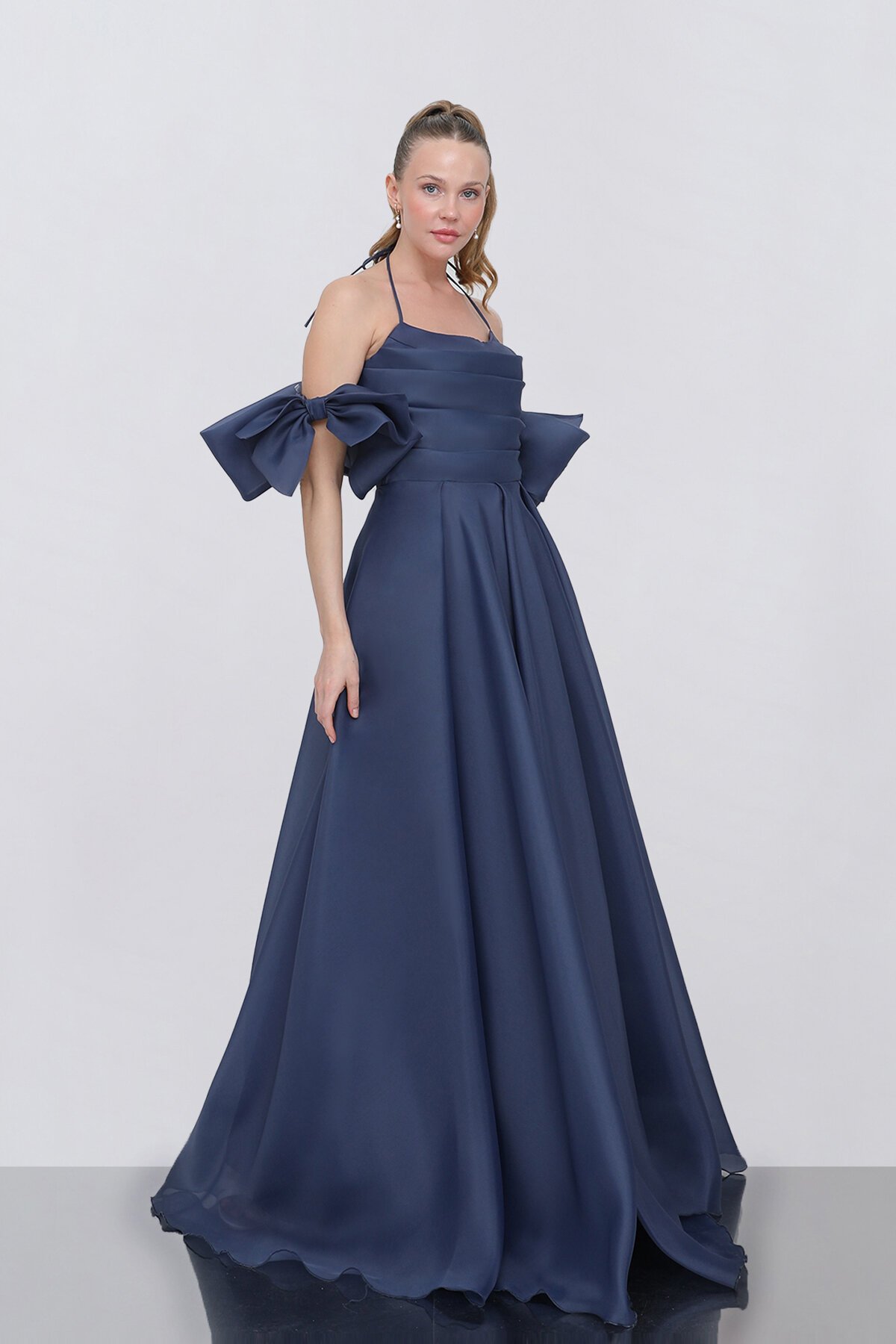 Boyundan Bağlamalı Fiyonk Detaylı Elbise - 1761