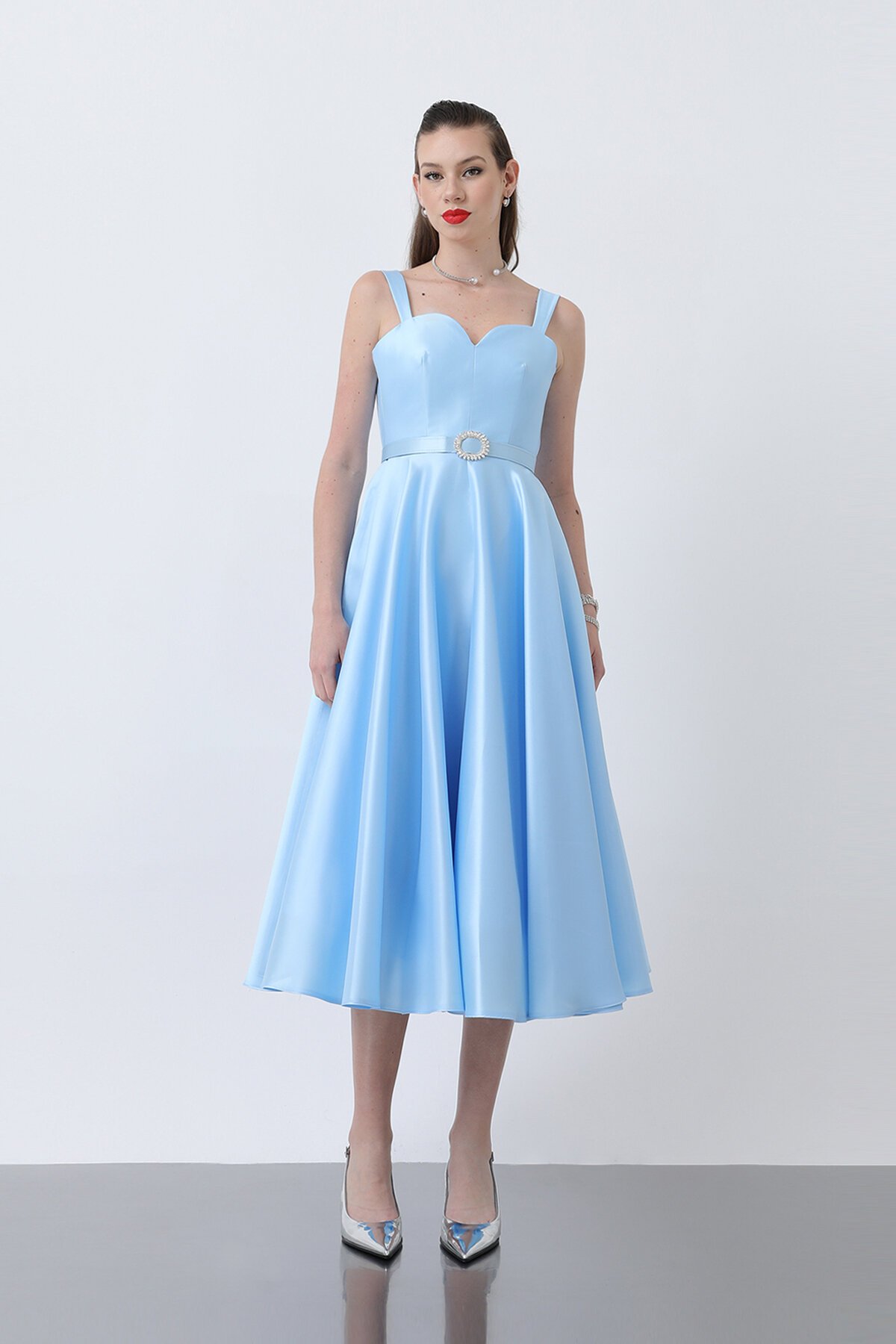 Kalp Yakalı Kemer Detaylı Midi Elbise - 1826