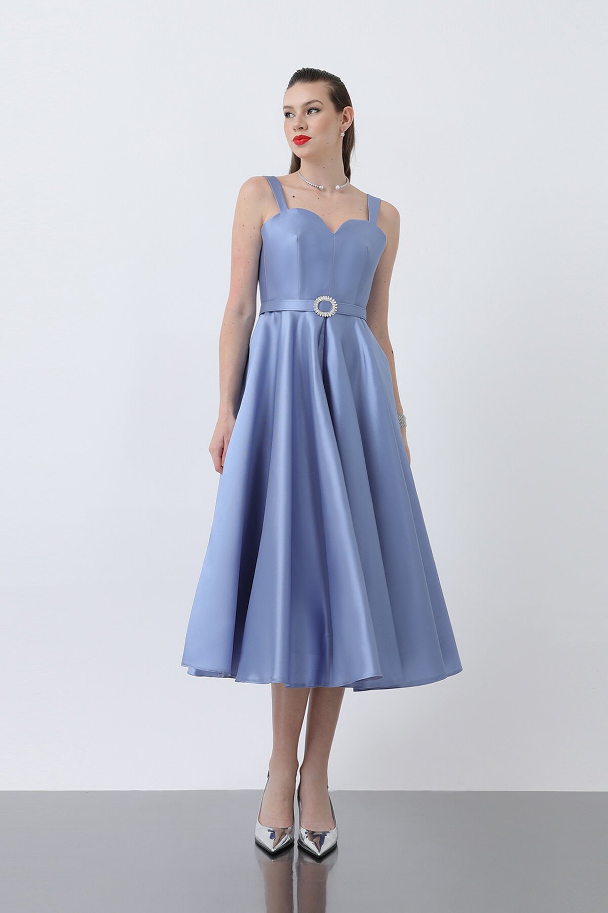 Kalp Yakalı Kemer Detaylı Midi Elbise - 1826