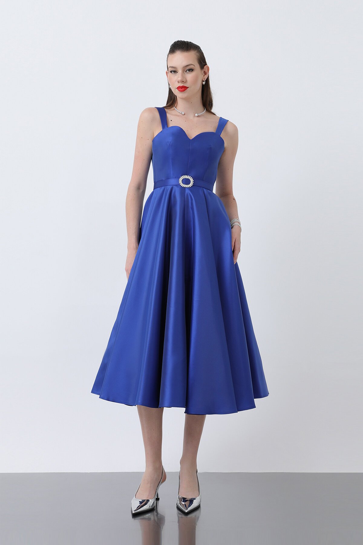 Kalp Yakalı Kemer Detaylı Midi Elbise - 1826