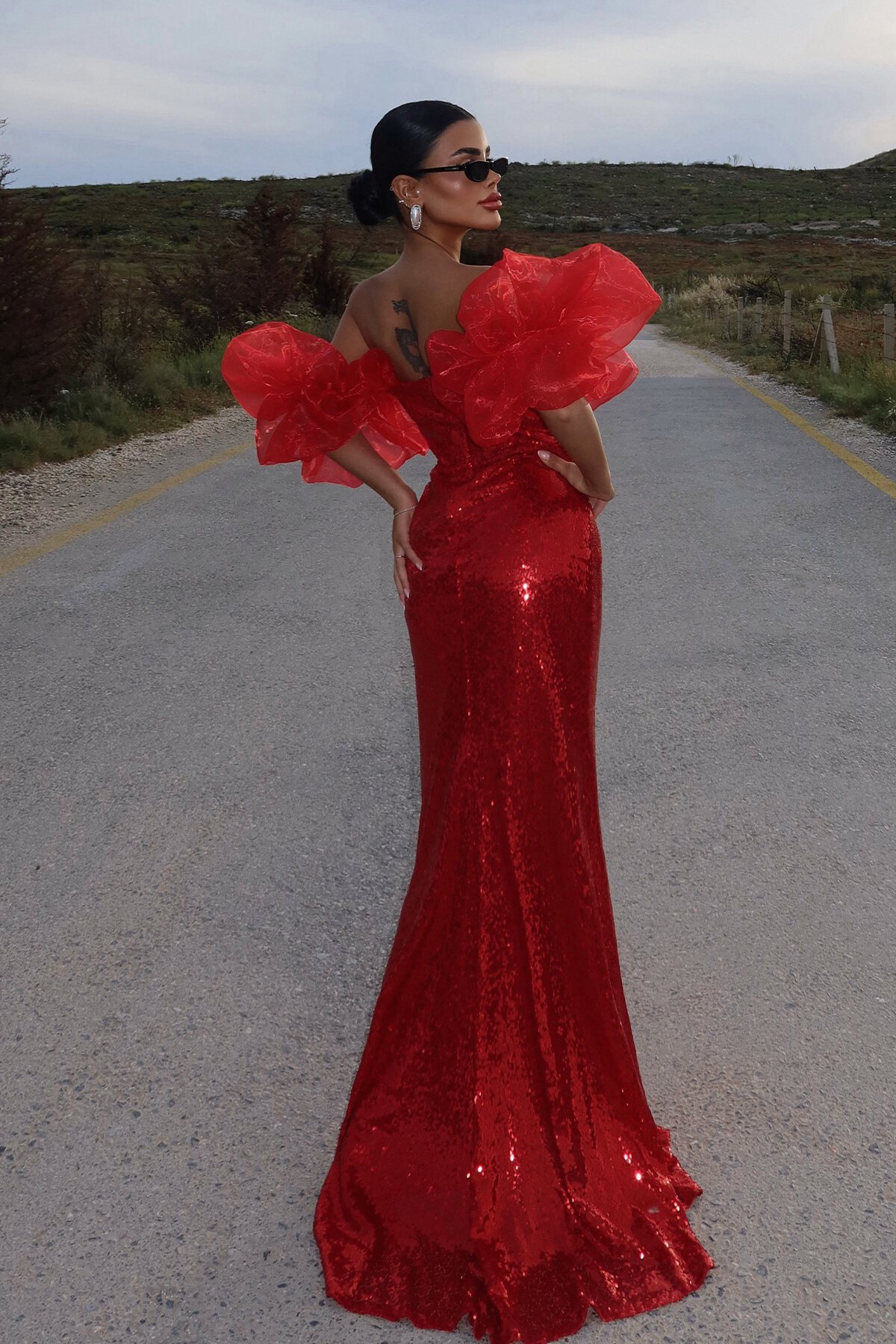 Kol Detaylı Payetli Uzun Elbise - 1720