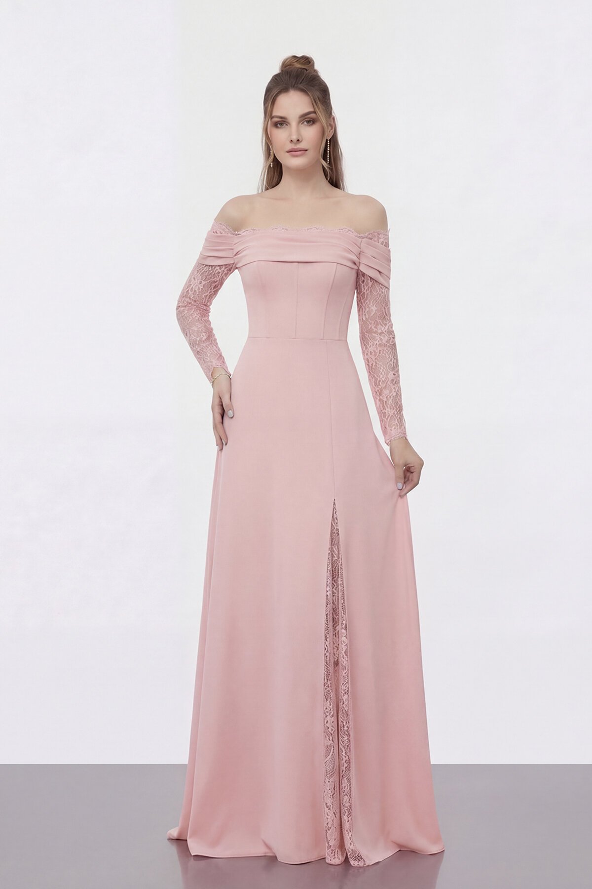 Dantel İşlemeli Yırtmaçlı Uzun Elbise - 2026