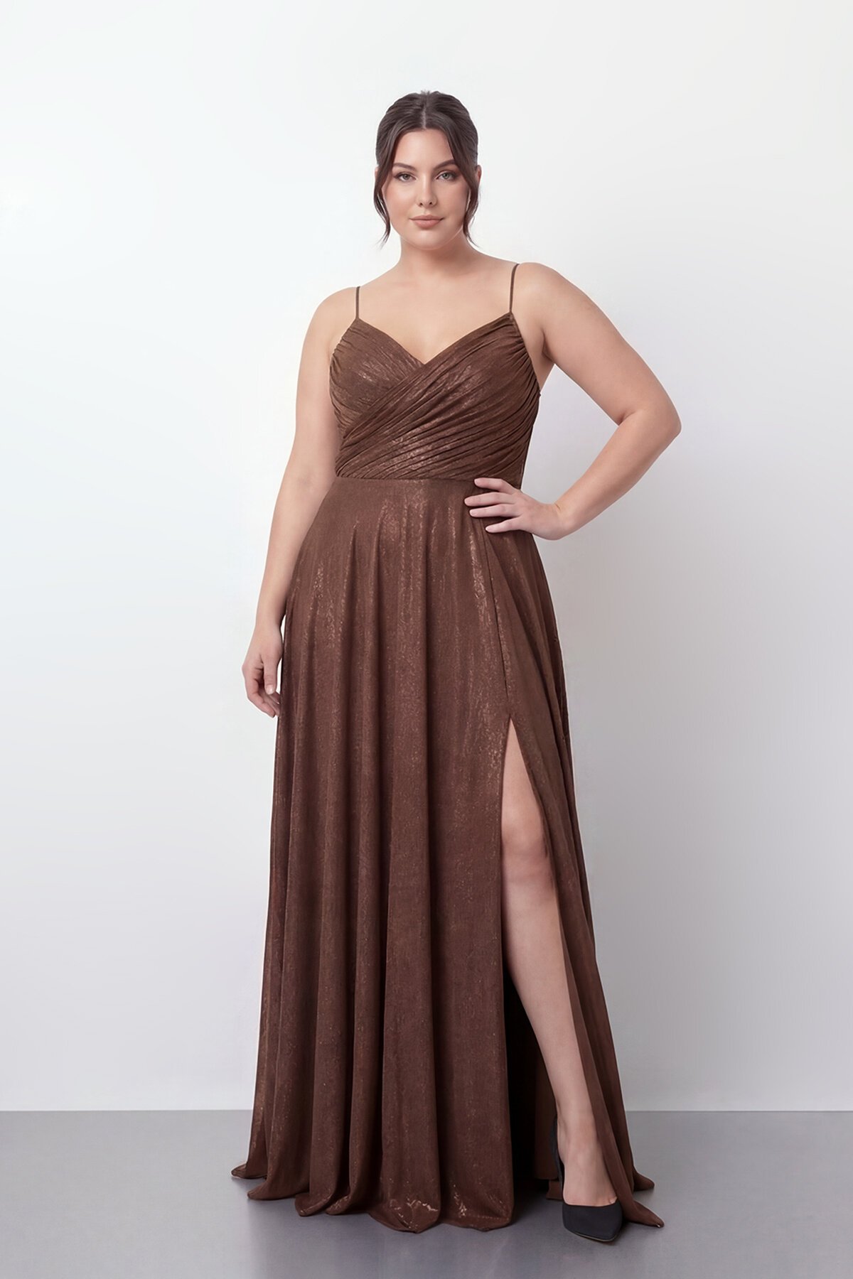 Işıltılı Büzgü Detaylı Büyük Beden Yırtmaçlı Elbise - 2057