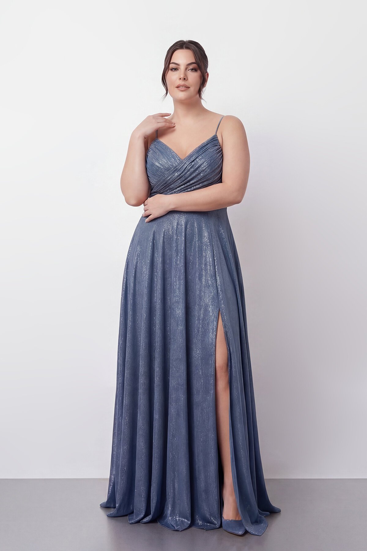 Işıltılı Büzgü Detaylı Büyük Beden Yırtmaçlı Elbise - 2057