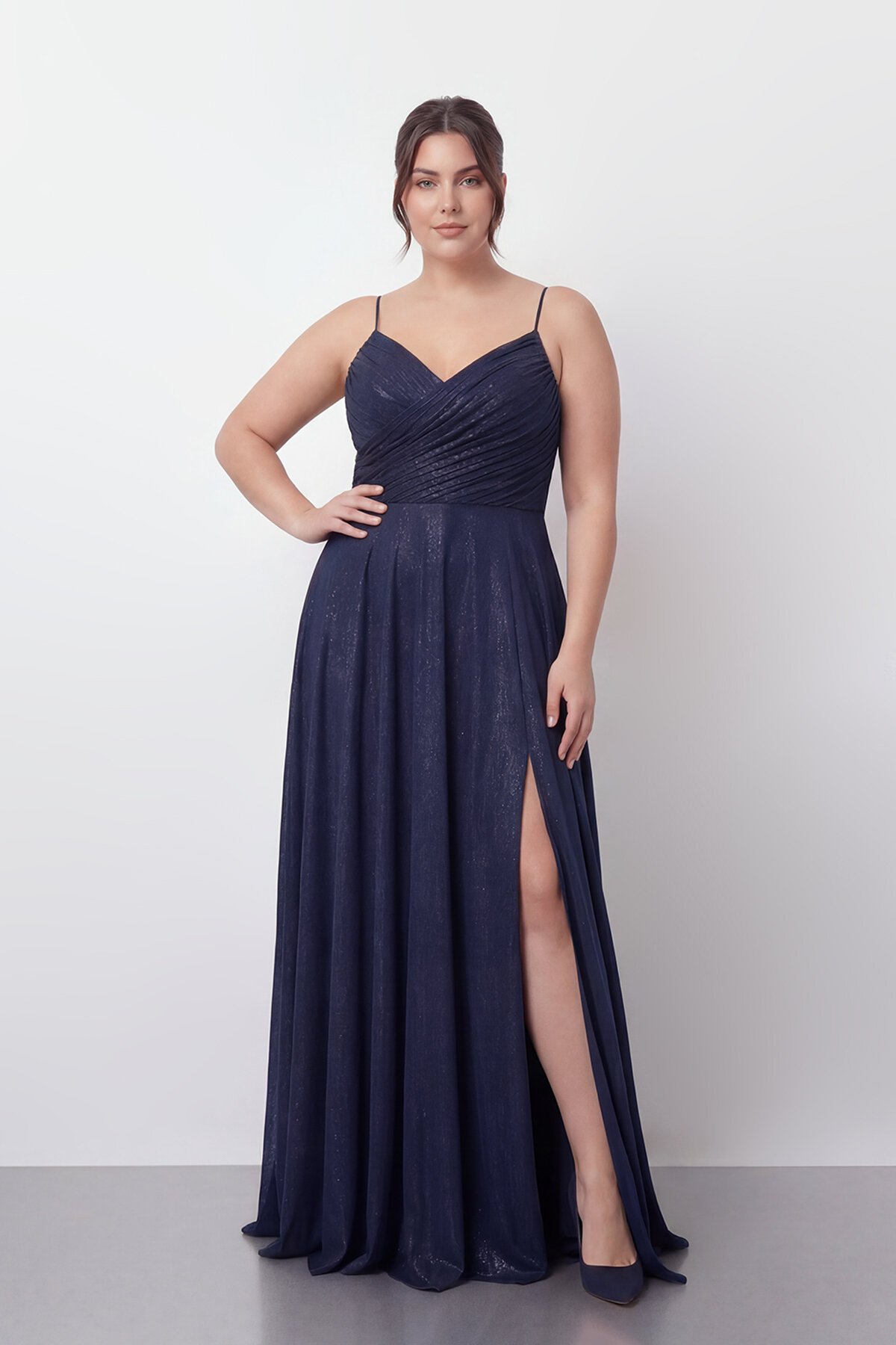 Işıltılı Büzgü Detaylı Büyük Beden Yırtmaçlı Elbise - 2057