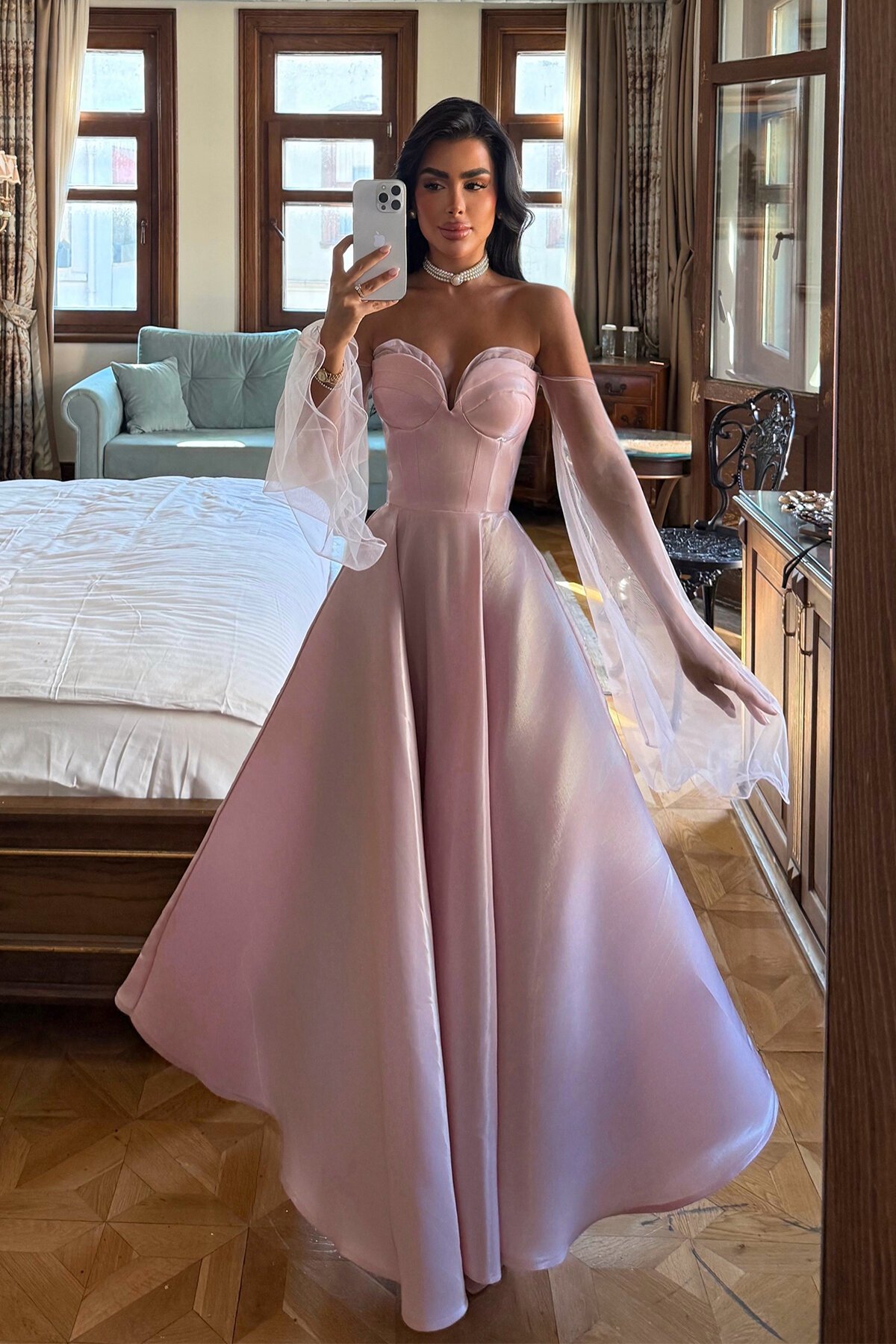 Kalp Yaka Tül Detaylı Elbise - 1818