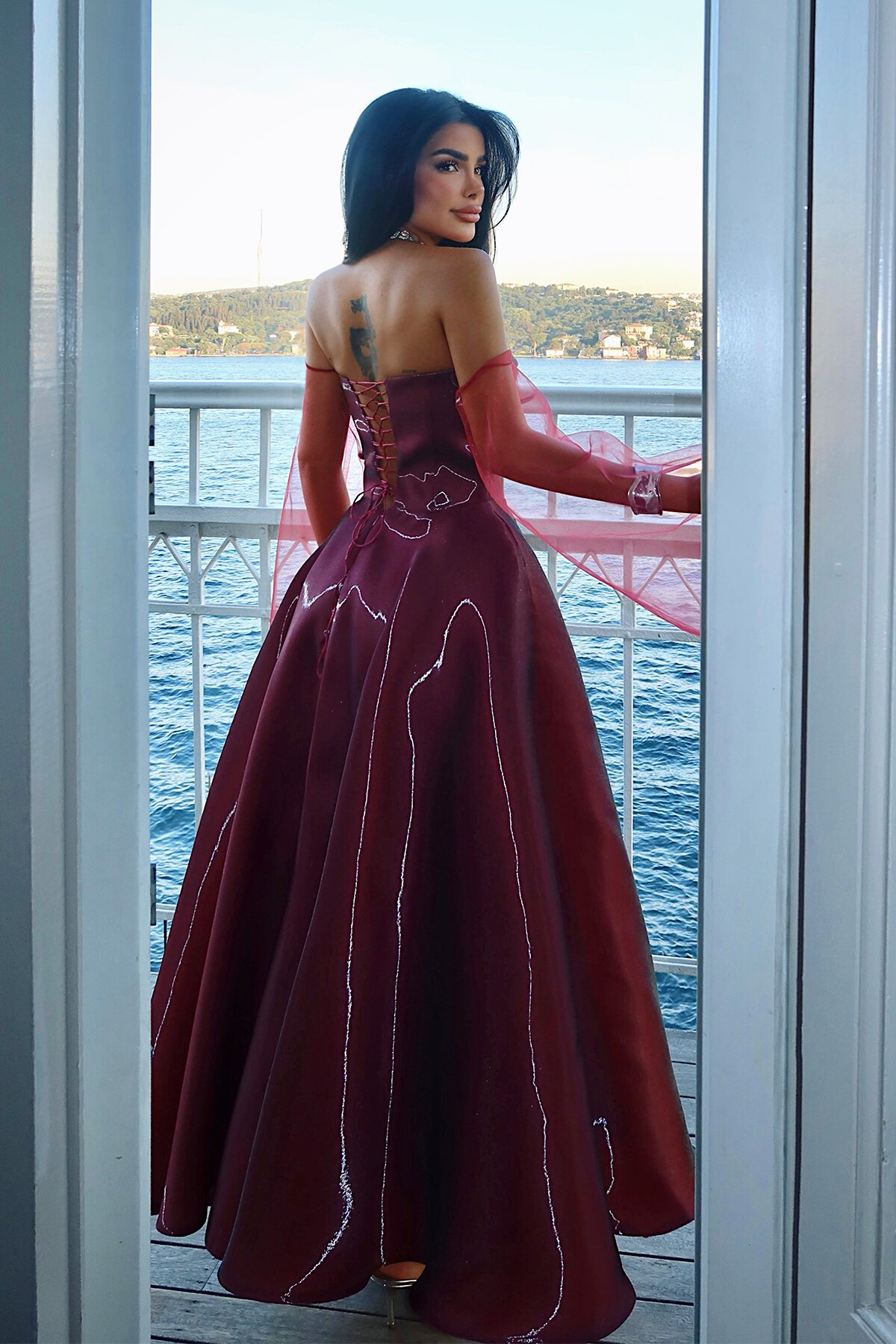 Kalp Yaka Tül Detaylı Elbise - 1818