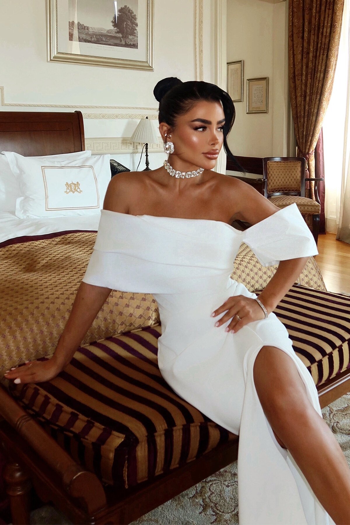 Kayık Yaka Yırtmaçlı Elbise - 1889