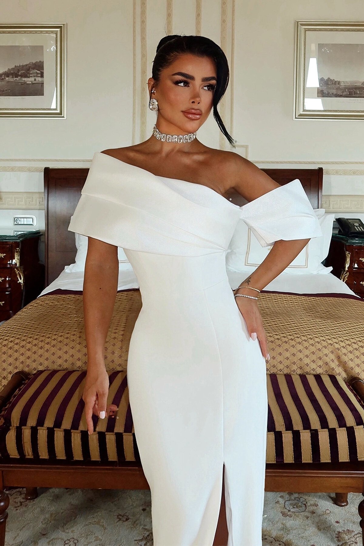 Kayık Yaka Yırtmaçlı Elbise - 1889