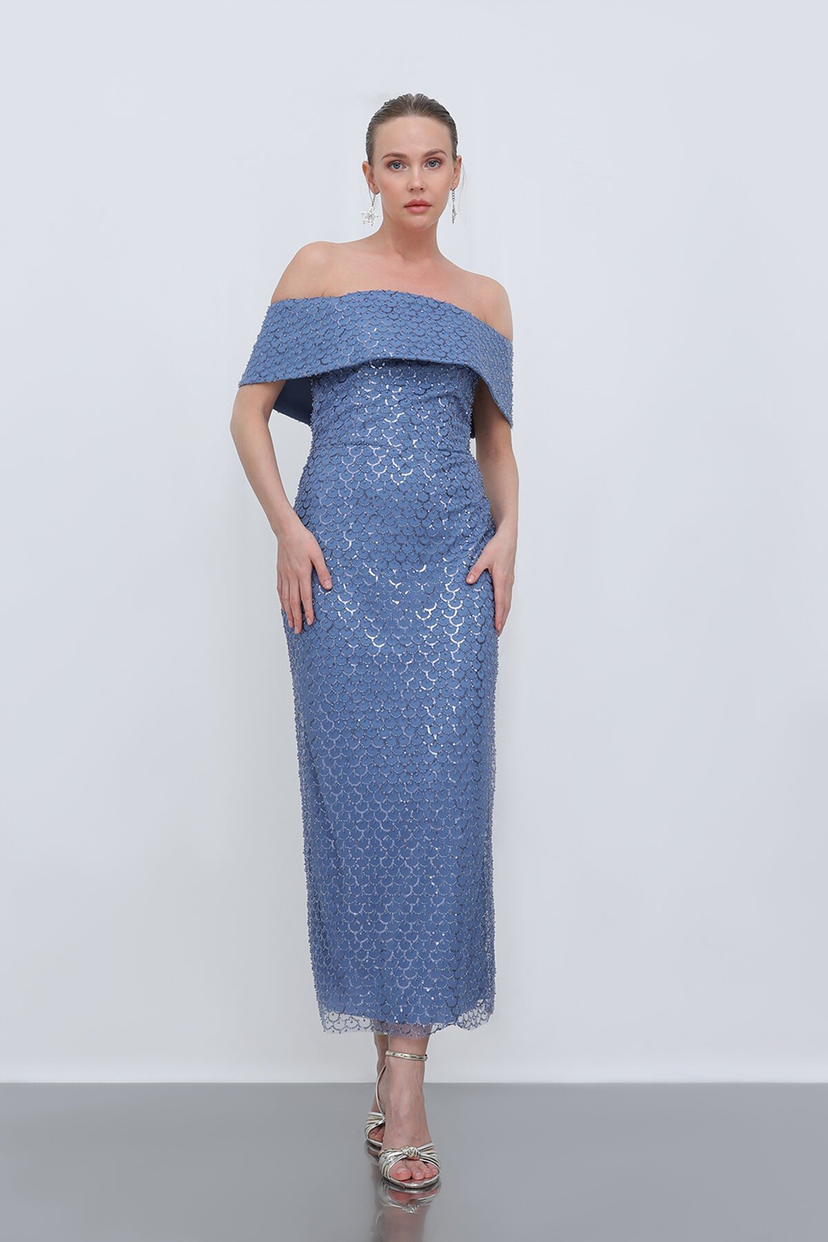 Kayık Yakalı Payetli Midi Elbise - 1808