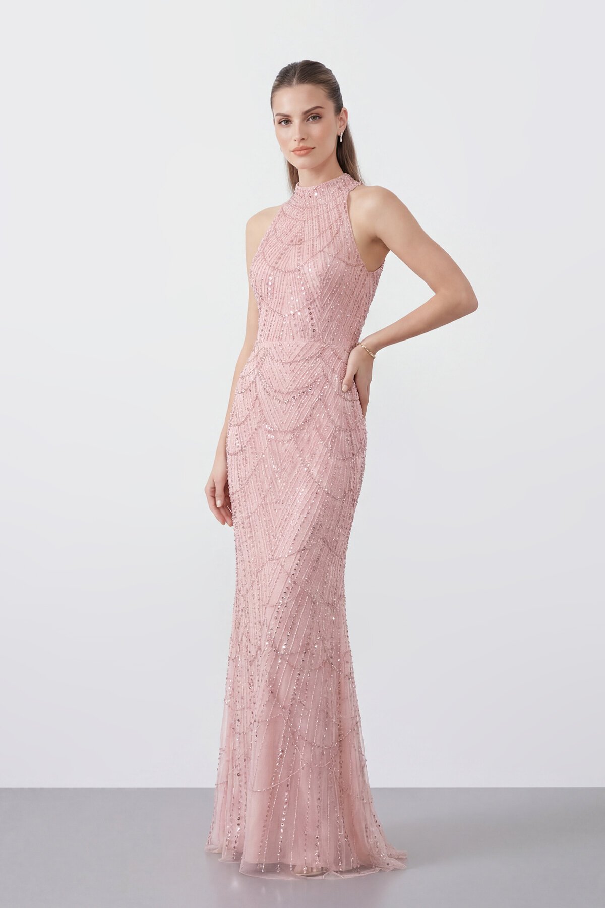 Tamamı İşlemeli Halter Yaka Uzun Abiye - 2137