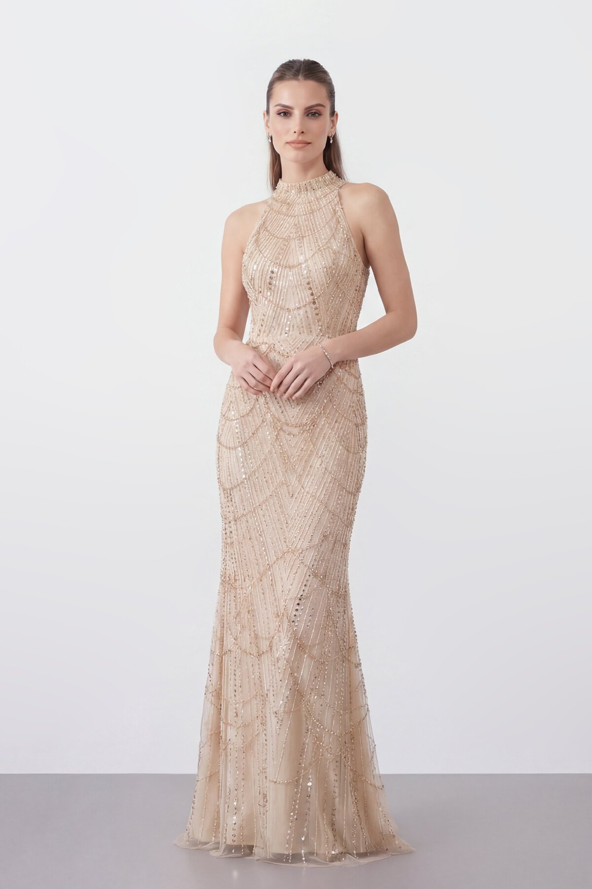 Tamamı İşlemeli Halter Yaka Uzun Abiye - 2137