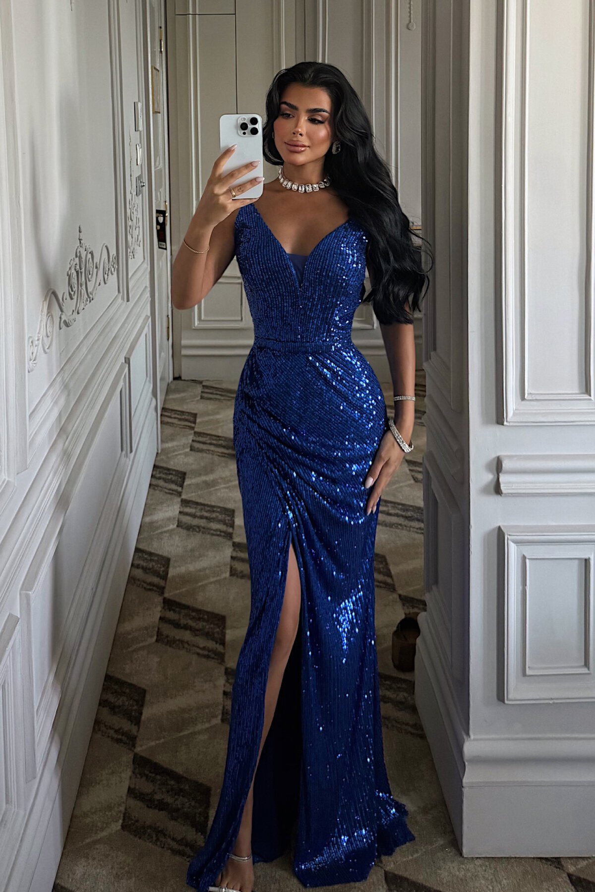 Yaka Detaylı Payetli Yırtmaçlı Elbise - 1542