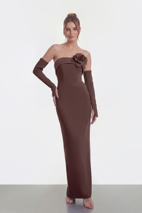 Çiçek Aksesuarlı Straplez Uzun Elbise - 2023