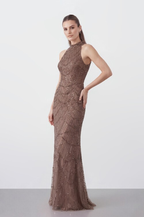 Tamamı İşlemeli Halter Yaka Uzun Abiye - 2137